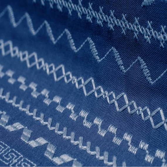 Pfaff Ambition 610 okrasni sivi